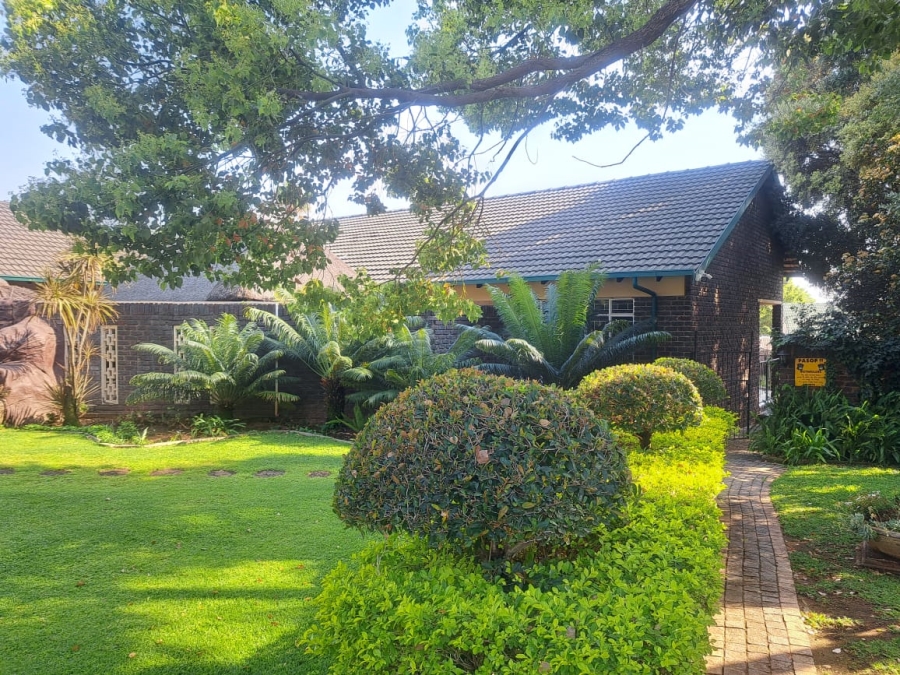 4 Bedroom Property for Sale in Safari Gardens North West